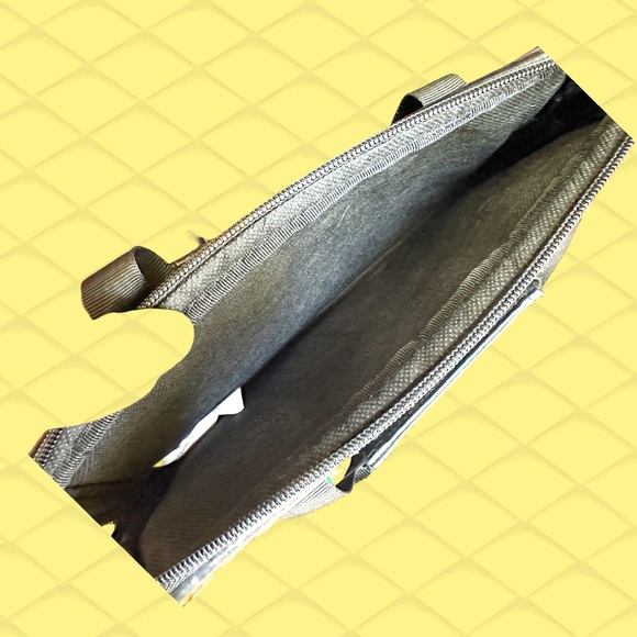 CASE LOGIC Zip Closure Electronic Case SZ 11”x 9” - Picture 3 of 3